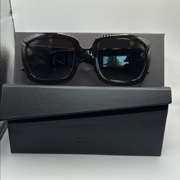 Dior Black Modern Sunglasses Sleek Design - Picture 1 of 3